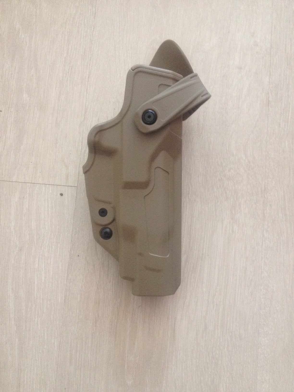 fn-5-7-holster-coyote-rh-with-thumbguard